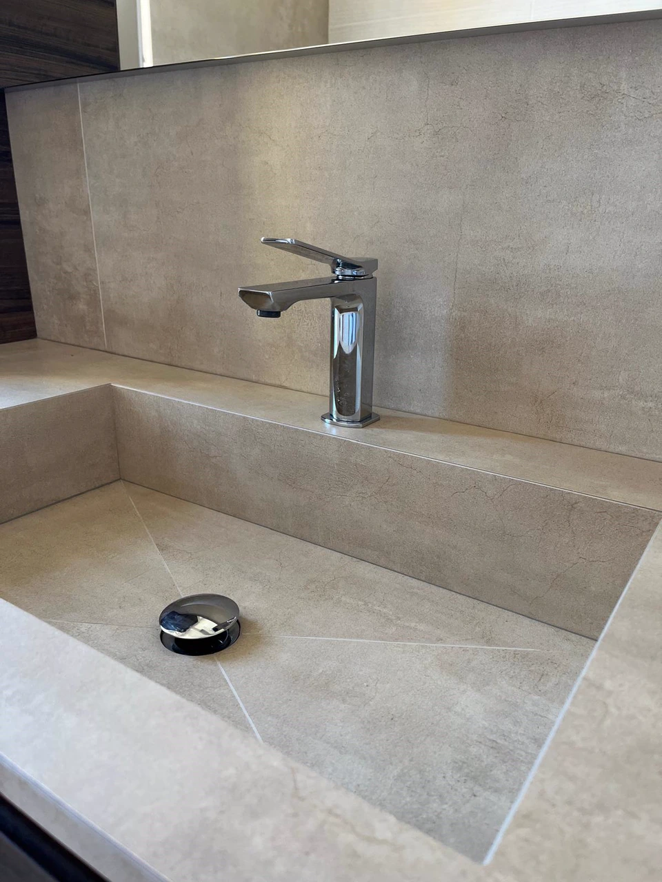 Lavabo in gres con vasca a fessura