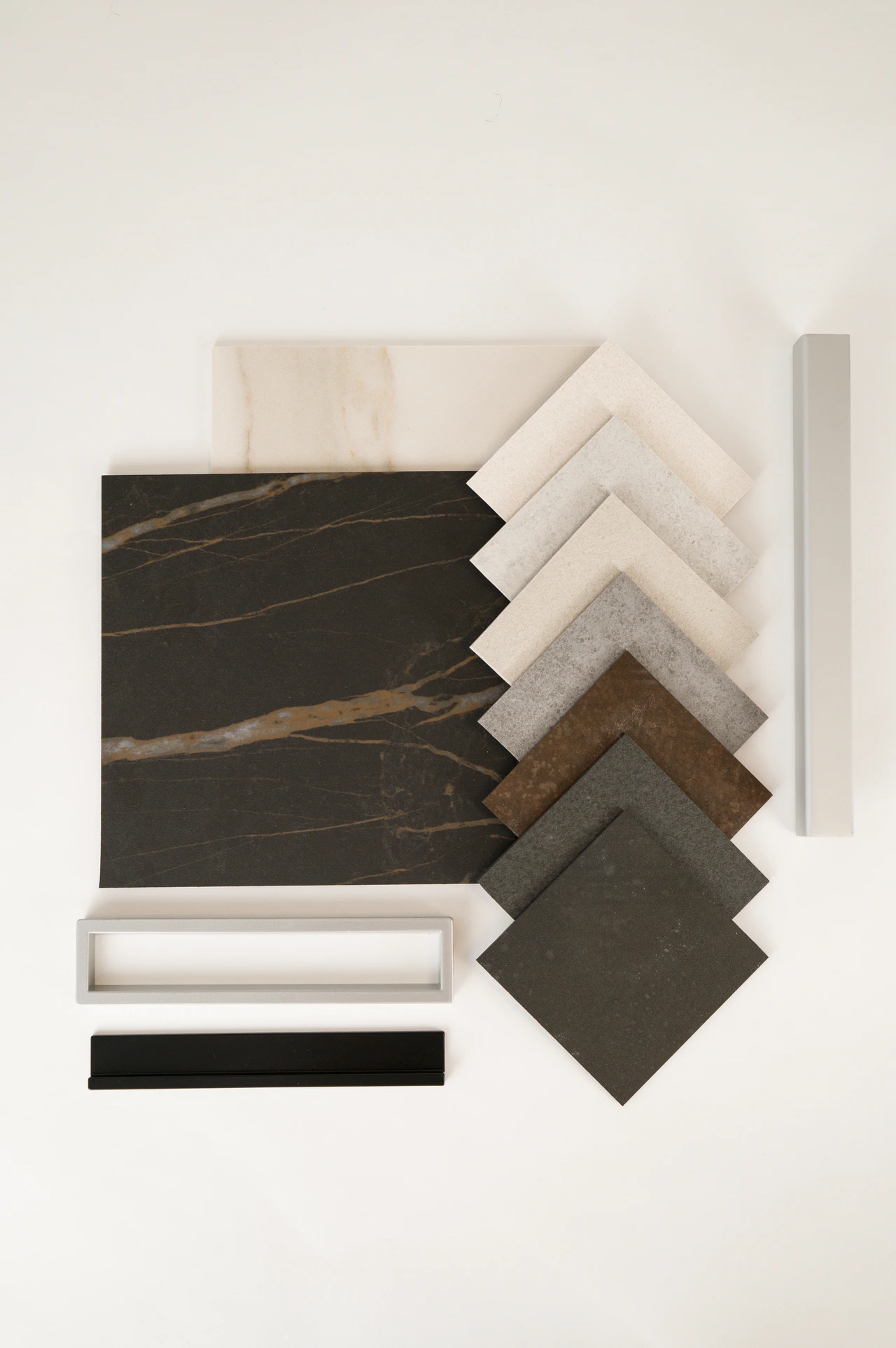 Material board: campioni di gres, vetri e profili